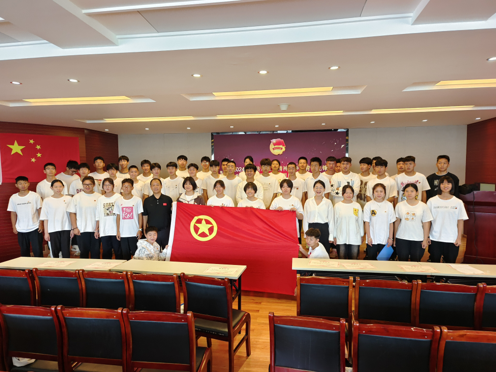 传承五四精神 争当青年先锋丨昆明市体育学校2024年五四主题团日暨新团员入团仪式